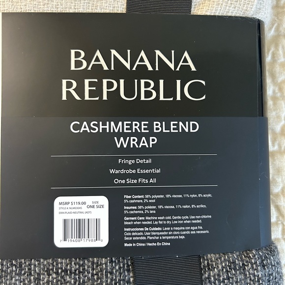 Banana Republic Cashmere Blend Black And Cream Plaid Wrap NEW ONE SIZE - Picture 5 of 6